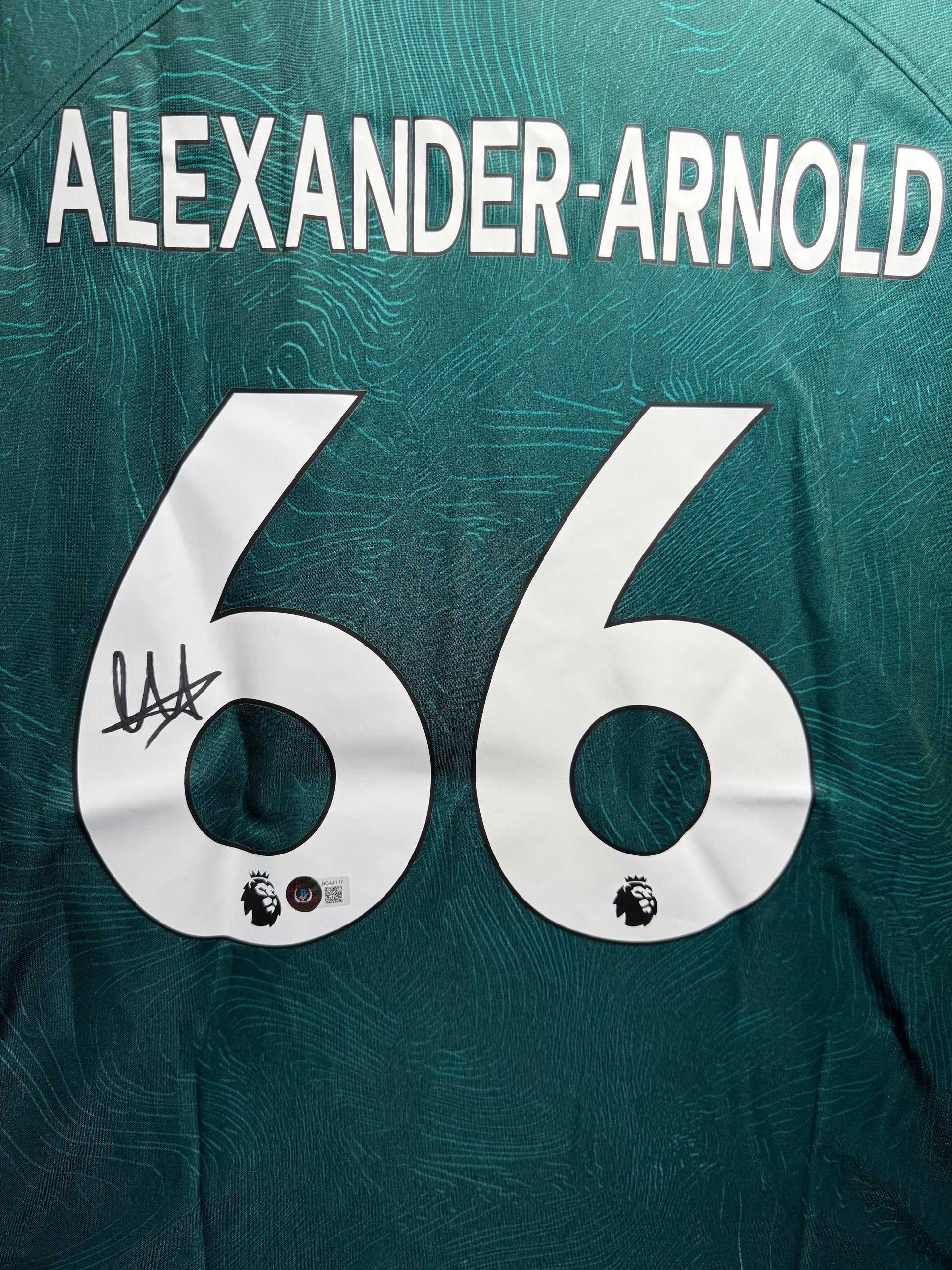 Maillot Exterieur signe par Trent Alexander Arnold Liverpool FC 2022-23 Certifie par Beckett authentic-signatures