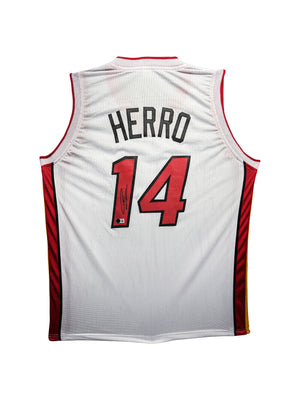 Maillot Custom Miami Heat signe par Tyler herro certifie par Beckett