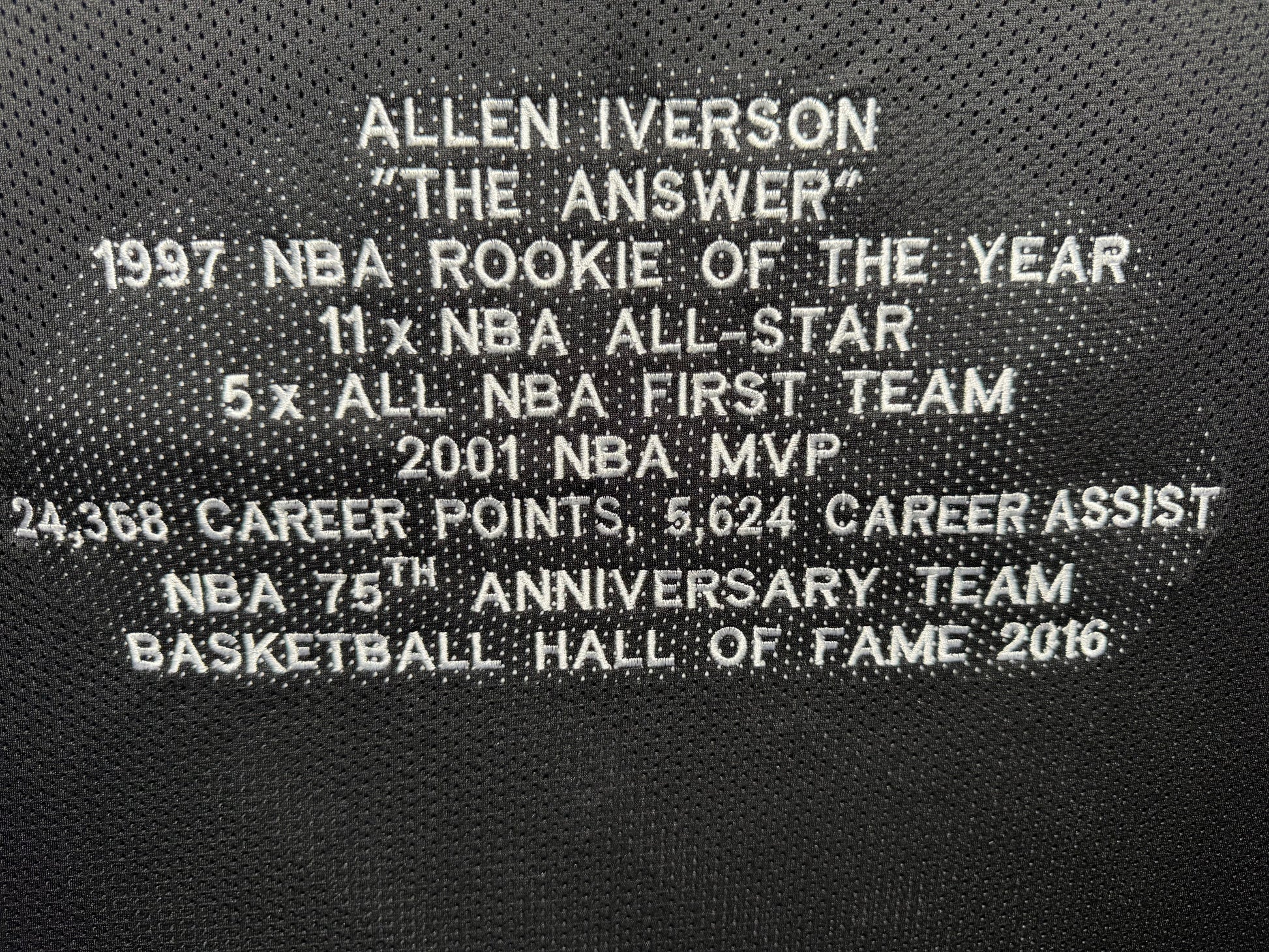 Maillot Custom Exterieur Philapelphia 76ers signe avec Statistiques de Carrière par Allen Iverson certifie par Beckett authentic-signatures