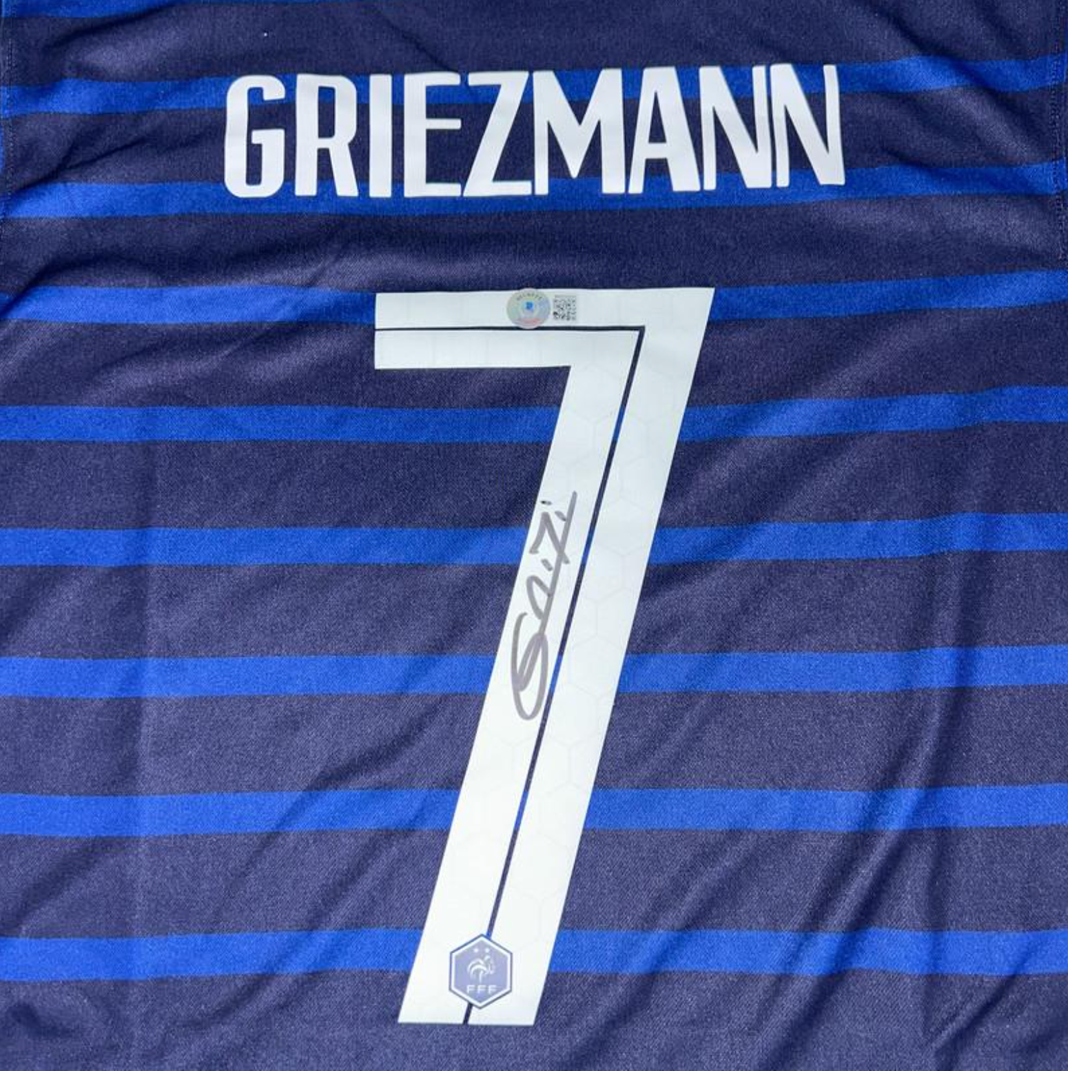 Maillot Domicile Equipe de France Edition Euro 2020 signe par Antoine Griezmann  certifie par Beckett authentic-signatures