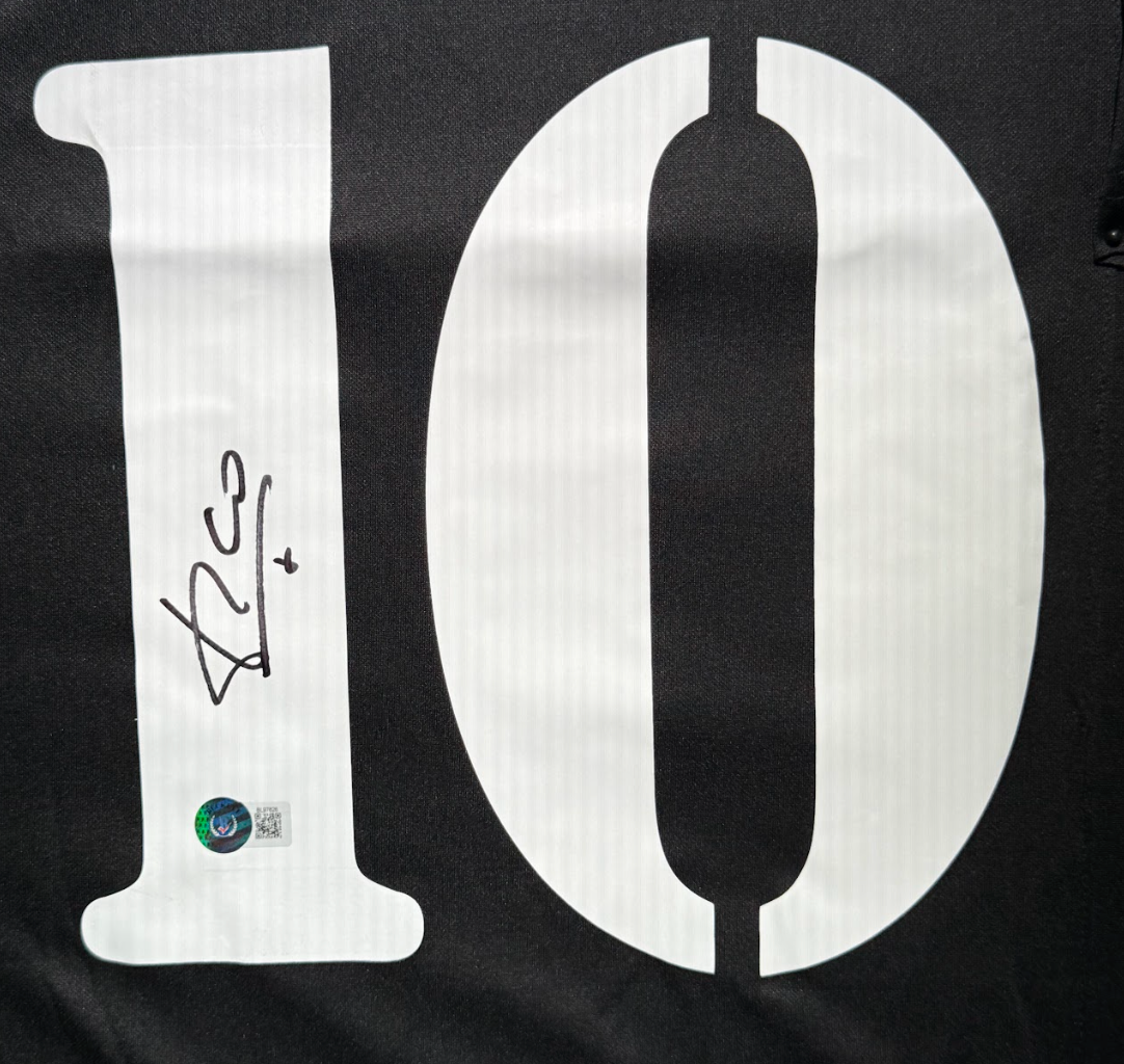 Maillot Exterieur Real Madrid CF 2000-01  signe par Luis Figo Certifie par Beckett authentic-signatures